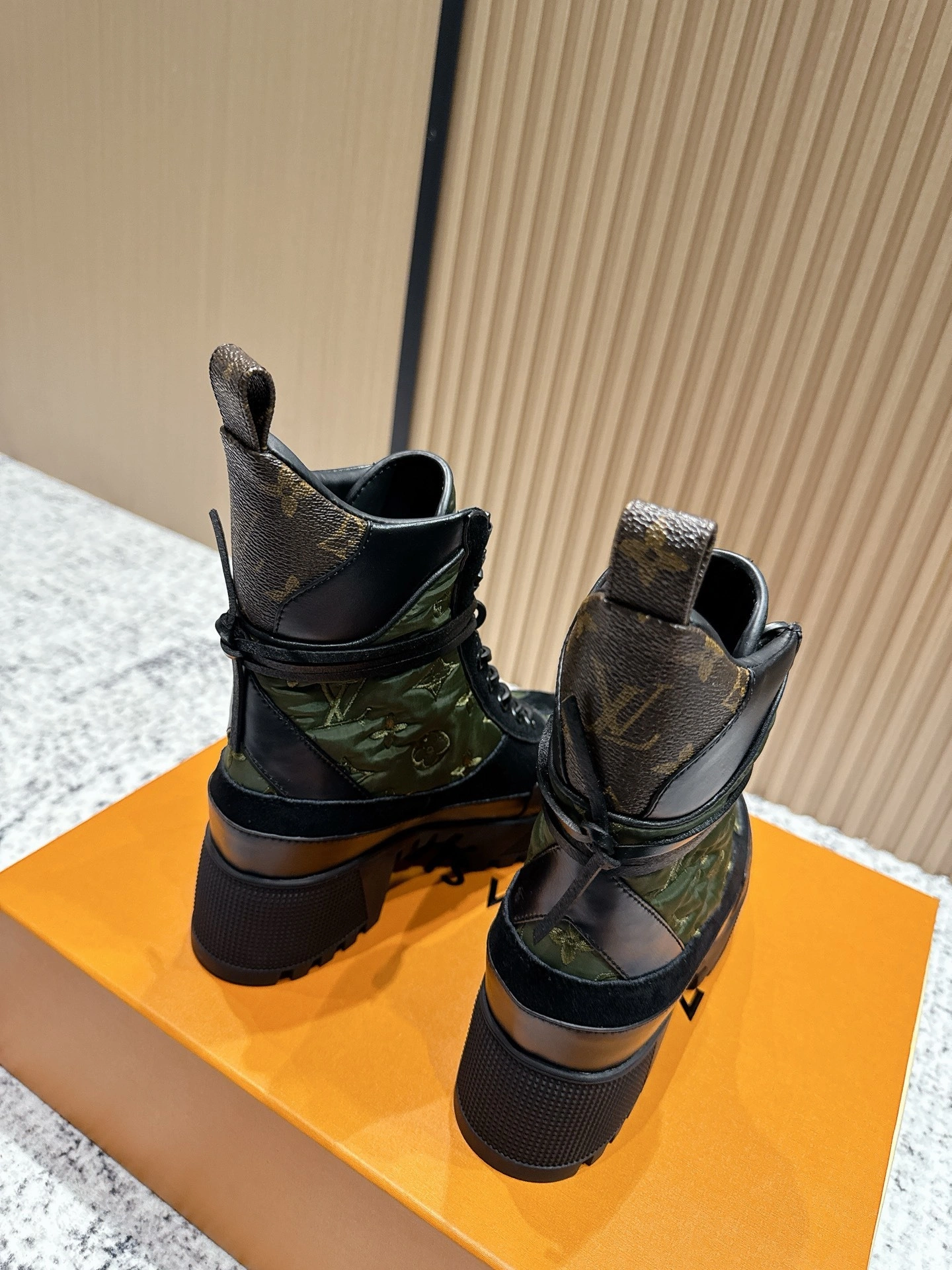COCO-- 8V 1A95UB cowhide Heel height ：7cm Waterproof：3.5cm item:E-X362J2910